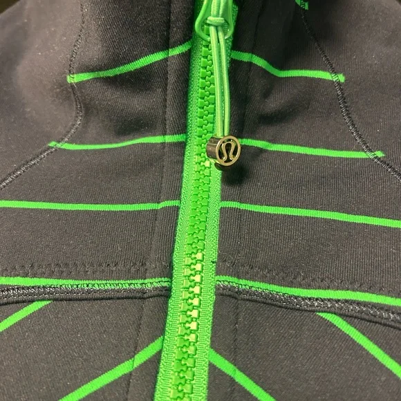 Lululemon Athletica Navy and Green Chevron Jacket - Picture 7 of 14